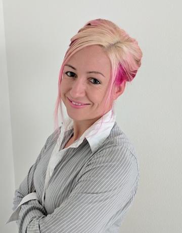 Image of Emily Troscianko with white background