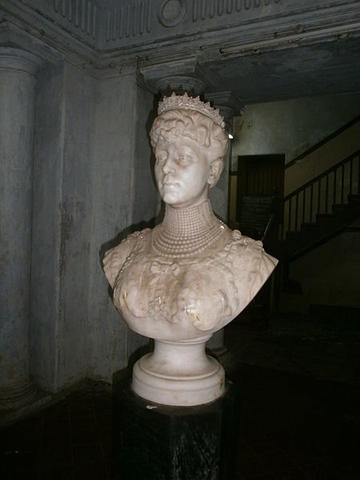 marble bust of Queen Mary with crown