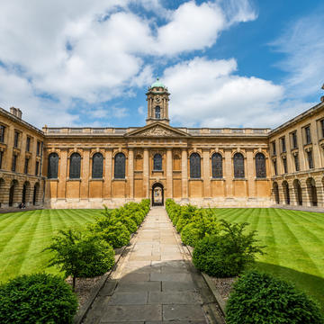 Queen's College Oxford's main quad on a sunny day