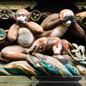 painted monkeys as decoration, one hiding their eyes, another hiding their ears, and the last hidig their mouth