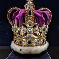Image depicts the Saint Edwards Crown
