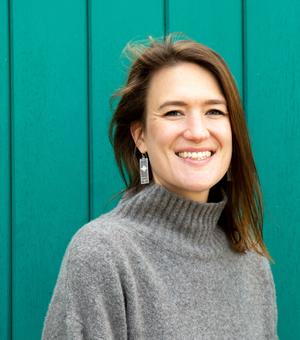 erica headshot green